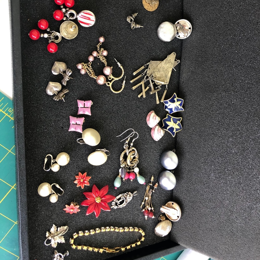 Lot of 20+ vintage earrings
